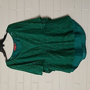 ELLE kelly green lined lace blouse